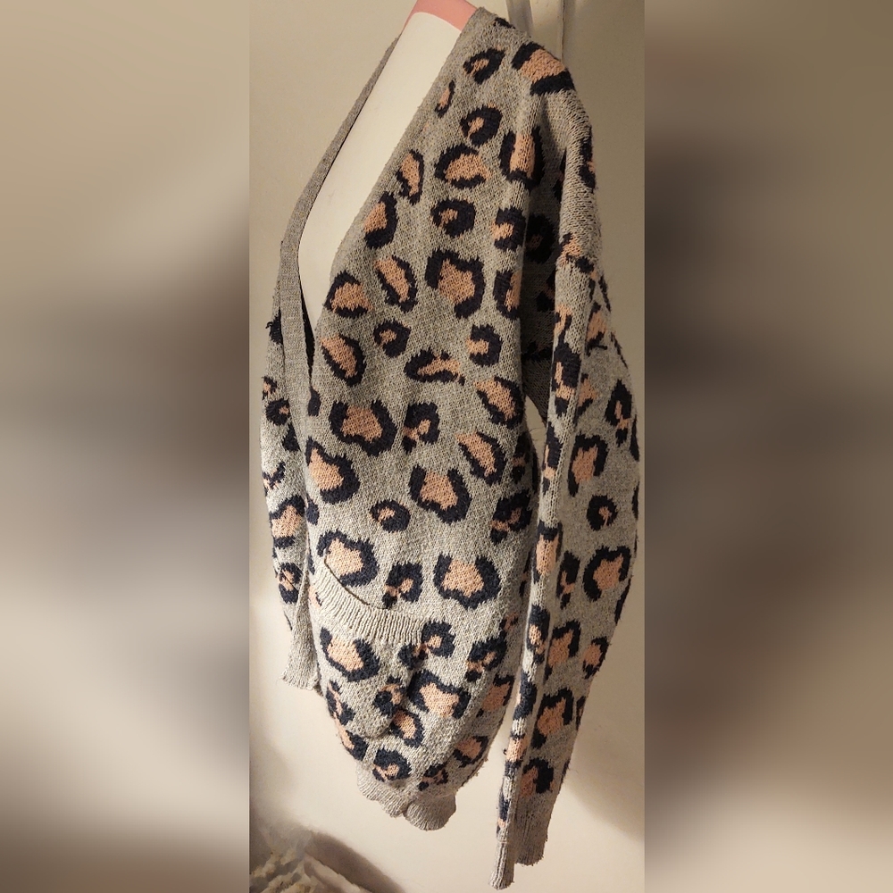Leopard Print Open Cardigan - Picture 2 of 6